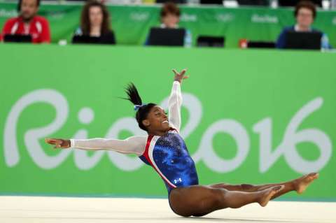 Una gimnasta extraterrestre: Biles, la nueva Nadia Comaneci