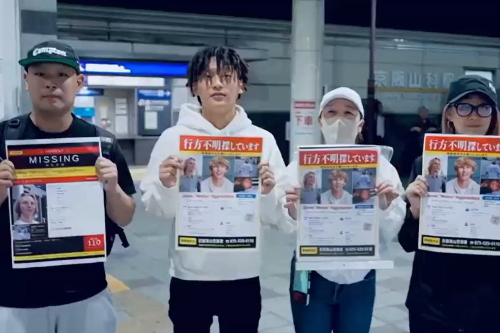 Imagen tomada de la cuenta de X @MarioNawfal que muestra a equipos en Japón durante la búsqueda del estudiante estadounidense desaparecido en Kioto.