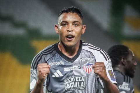 Luis Fernando Muriel hizo un golazo de tiro libre en la victoria de Junior: video