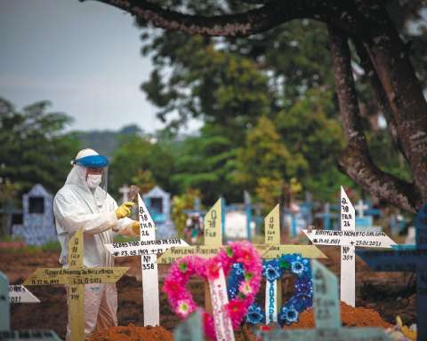 Brasil supera las 330.000 muertes por COVID-19
