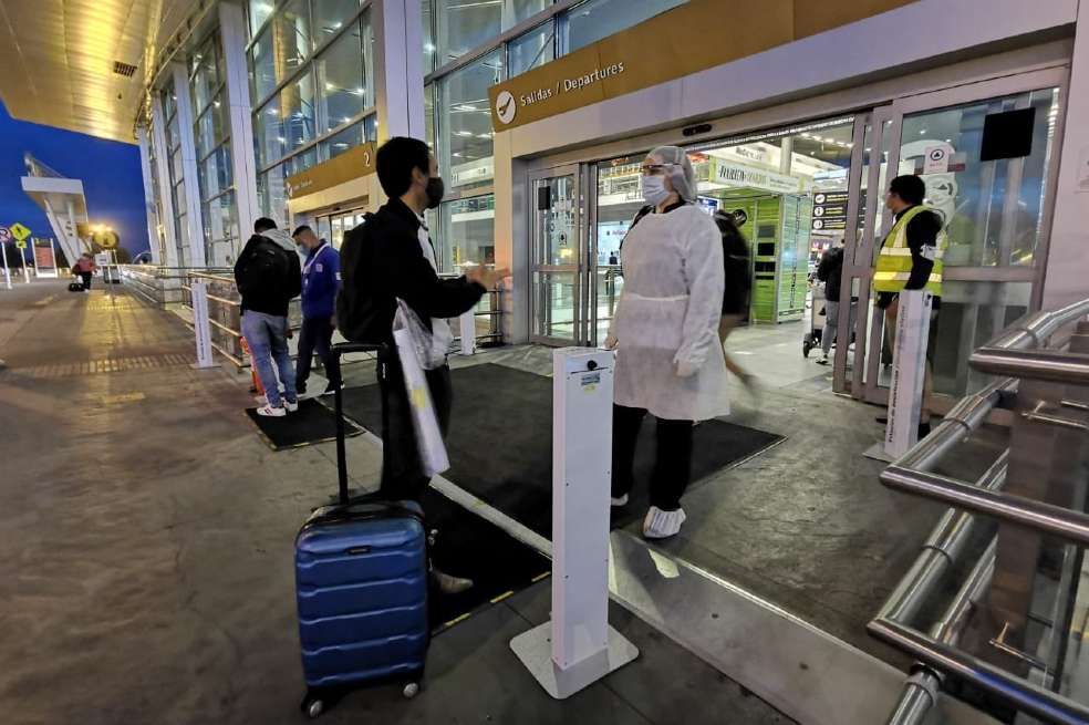 En el primer día de la reactivación de los vuelos comerciales se tiene previsto que se movilicen por el Aeropuerto El Dorado un total de 6.957 pasajeros. Inicialmente este aeropuerto operará 14 rutas nacionales activando así la conexión aérea con las regiones del país e impulsando la reactivación de la economía nacional.