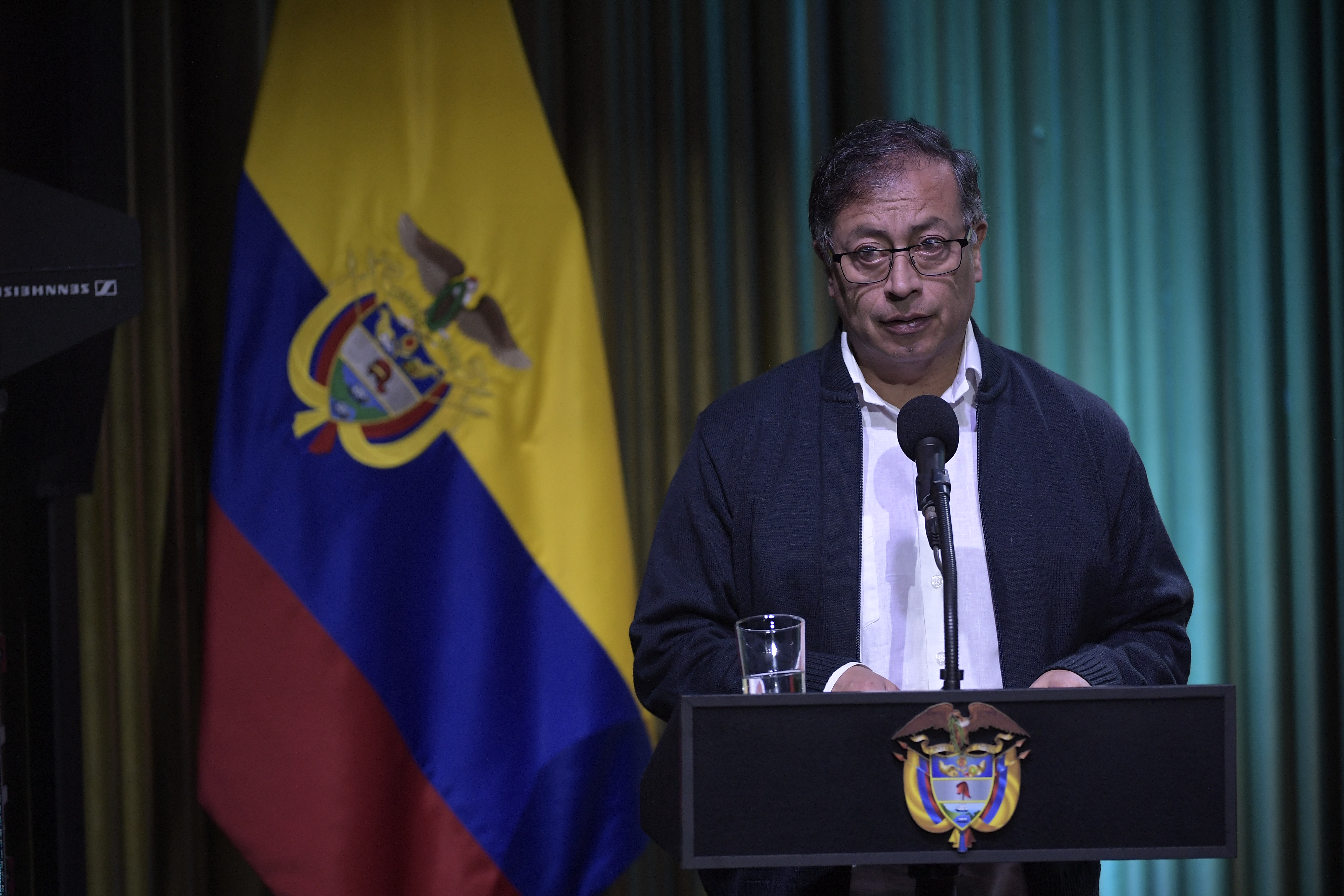 Presidente de la República, en el evento donde se realizó la entrega simbólica del fondo documental digital de la Comisión de Esclarecimiento de la Verdad (CEV) al Archivo General de la Nación.