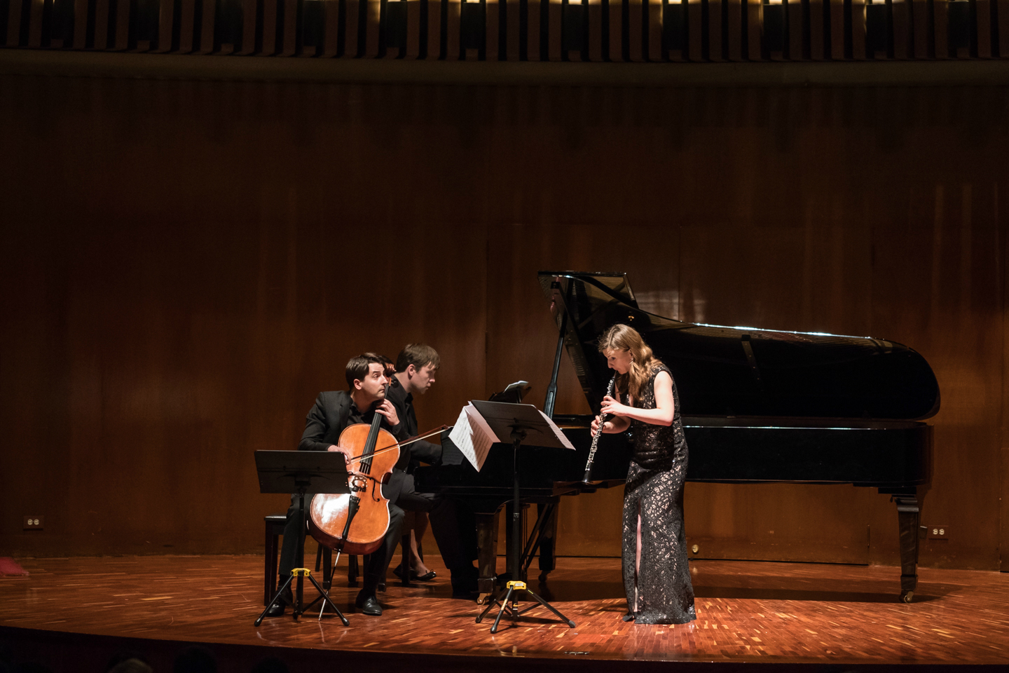 Céline Moinet (oboe), Norbert Anger (chelo) y Florian Uhlig (piano) fueron los protagonistas de la primera presentación del Año Colombia-Francia, realizada en la Sala de Conciertos de la Biblioteca Luis Ángel Arango. / Gabriel Rojas
