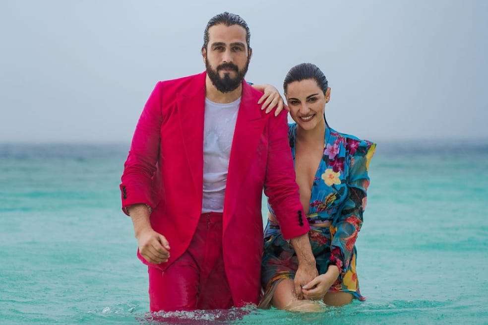 La cantante y actriz de RBD, Maite Perroni mostró pro primera vez su barriguita de embarazo, junto a sus amigas. Además se reveló cuántos meses de embarazo tiene.