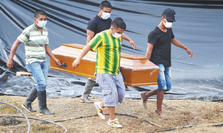 Mocoa entierra a sus muertos