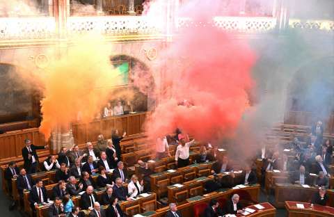 Reforma contra la comunidad LGBT+: Orbán cumplió con su “gran limpieza de Pascua”