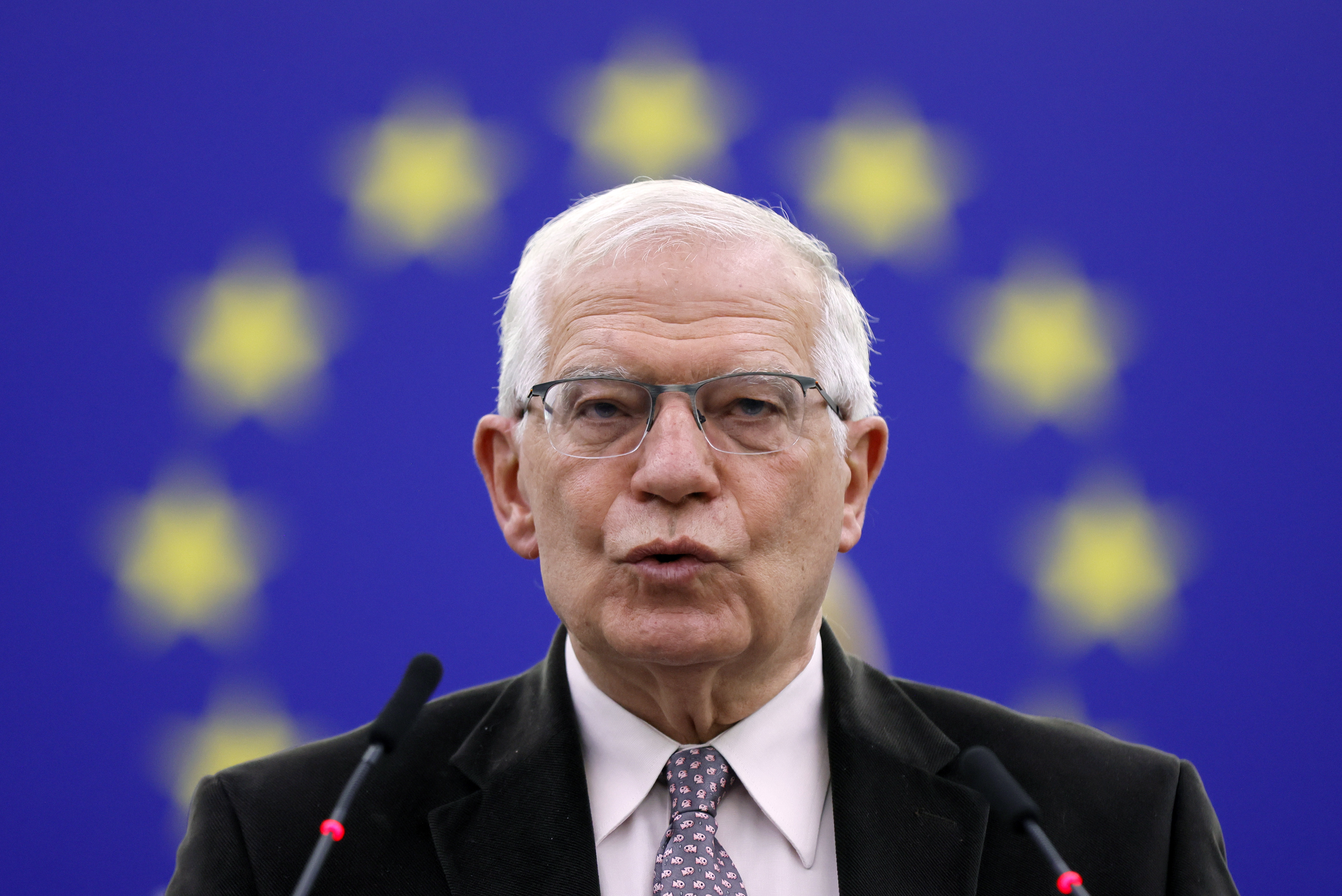 Strasbourg (France), 06/04/2022.- European Union foreign policy chief Josep Borrell delivers a speech during a debate at the European Parliament in Strasbourg, France, 06 April 2022. The European Parliament on 06 April will review the results of the European Council held on 24 and 25 March, focusing on the latest developments of the war in Ukraine and the EU sanctions against Russia. (Francia, Rusia, Ucrania, Estrasburgo) EFE/EPA/RONALD WITTEK