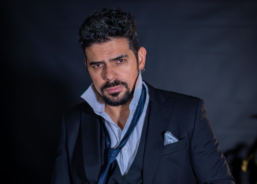 Después de más de diez años alejado del medio, el actor y productor colombiano volvió a la televisión con "Entre panas", de RCN. Su historia es la de un niño que trabajó desde los nueve años y que, contra todo pronóstico, encontró en el cine la oportunidad de transformar su vida.