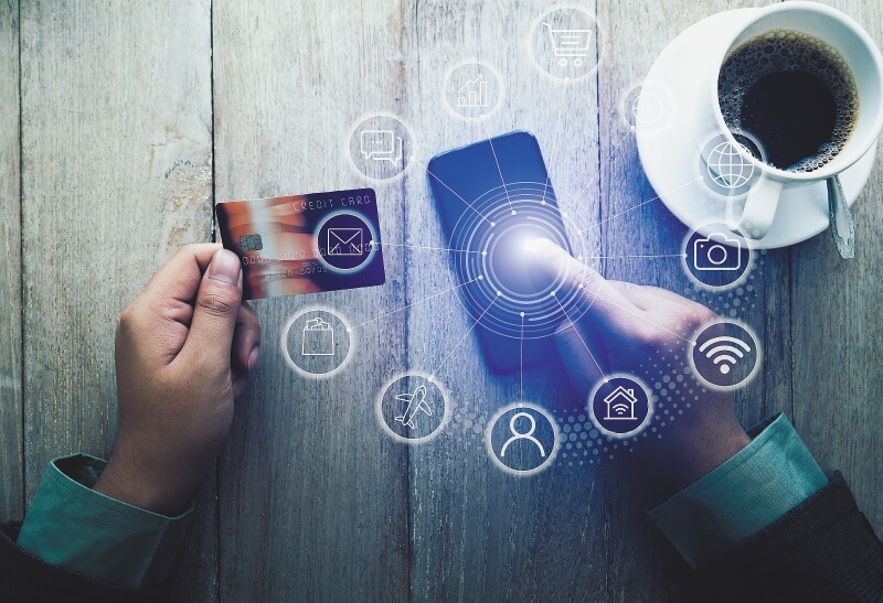 La interacción social cambió los hábitos de consumo, y las nuevas tecnologías están tornándose en los medios de uso para el consumidor. / Getty Images