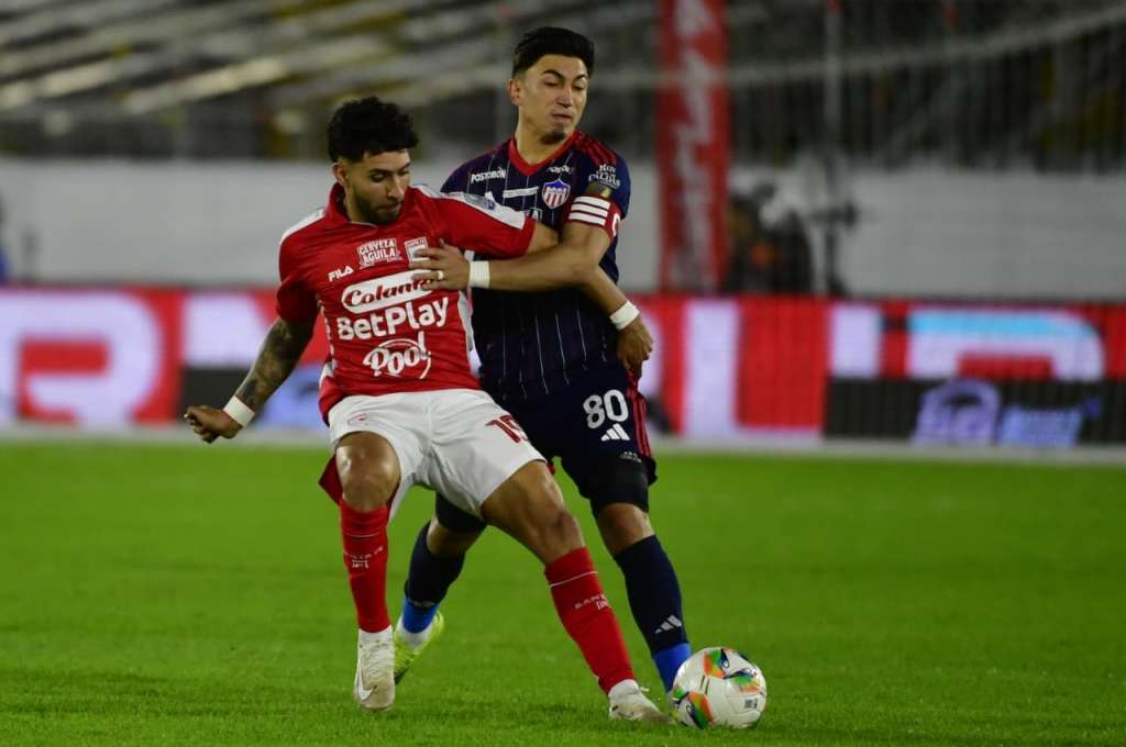 Santa Fe vs. Junior en el partido de ida de las semifinales de la Liga Betplay 2026-I.