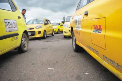 Taxistas, entre bloquear o aprovechar la tecnología