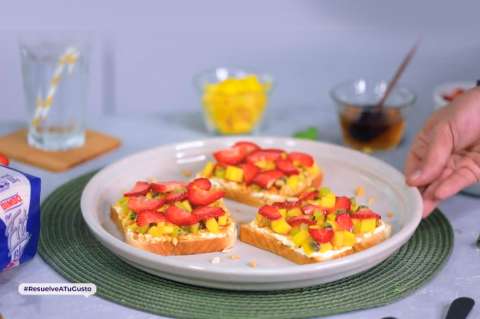 Receta de tapas de fruta y maní con Bimbo