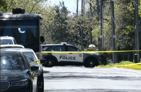 La policía de Canadá investiga un tiroteo frente a la casa del rapero Drake