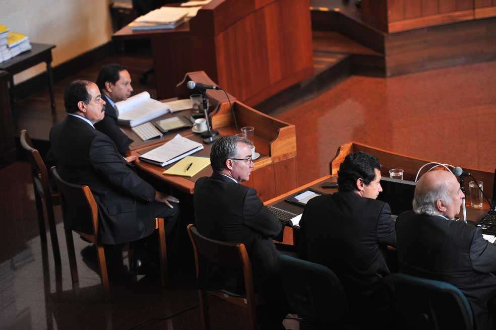 Los exministros Pretelt y Palacio (derecha y centro) y el exsecretario general de la Presidencia Alberto Velásquez (izquierda), en audiencia por el escándalo de la yidispolítica. / Archivo