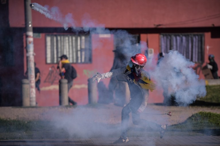 Según indicó el Distrito el Esmad intervino porque manifestantes vandalizaron el Portal Américas. Pero también se reportó exceso de fuerza de los agentes y el uso de gases lacrimógenos en zonas residenciales.