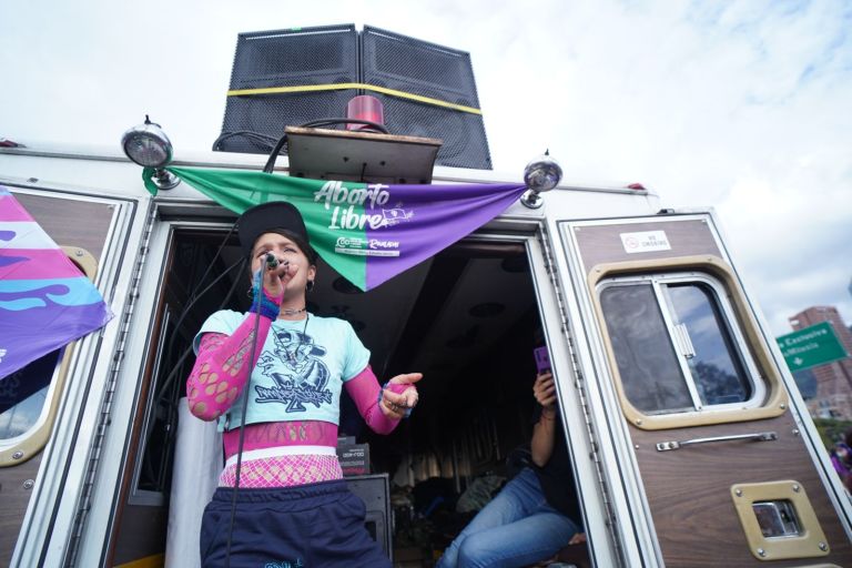 A  las 7:00 p.m. se convocó a un concierto de música protesta en la Plaza de La Hoja, en la carrera 30 con calle 19.