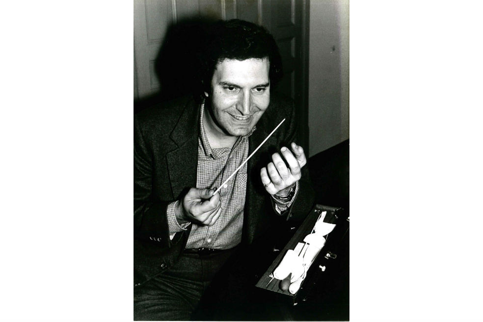 Imagen de Daniel Lipton en su época como director de la Orquesta Sinfónica de Colombia. / Archivo Cromos 