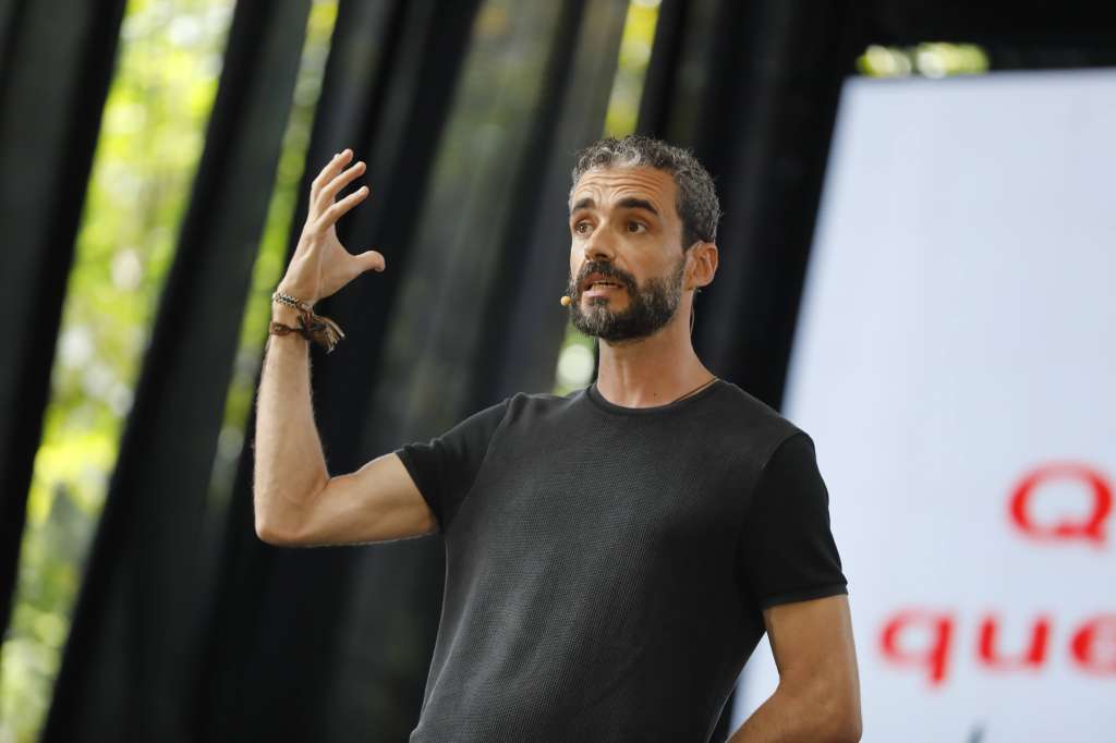Javier Gómez, guionista de "La casa de papel", también es periodista.