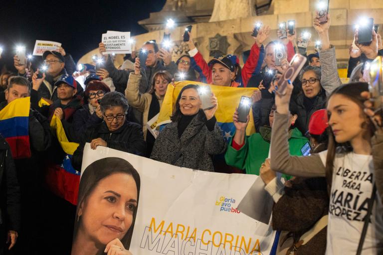 BARCELONA, 06/12/2025.- El partido de la premio Nobel de la Paz María Corina Machado, 'Vente Venezuela', organiza una movilización en Barcelona "por la paz y la libertad". EFE/Marta Pérez