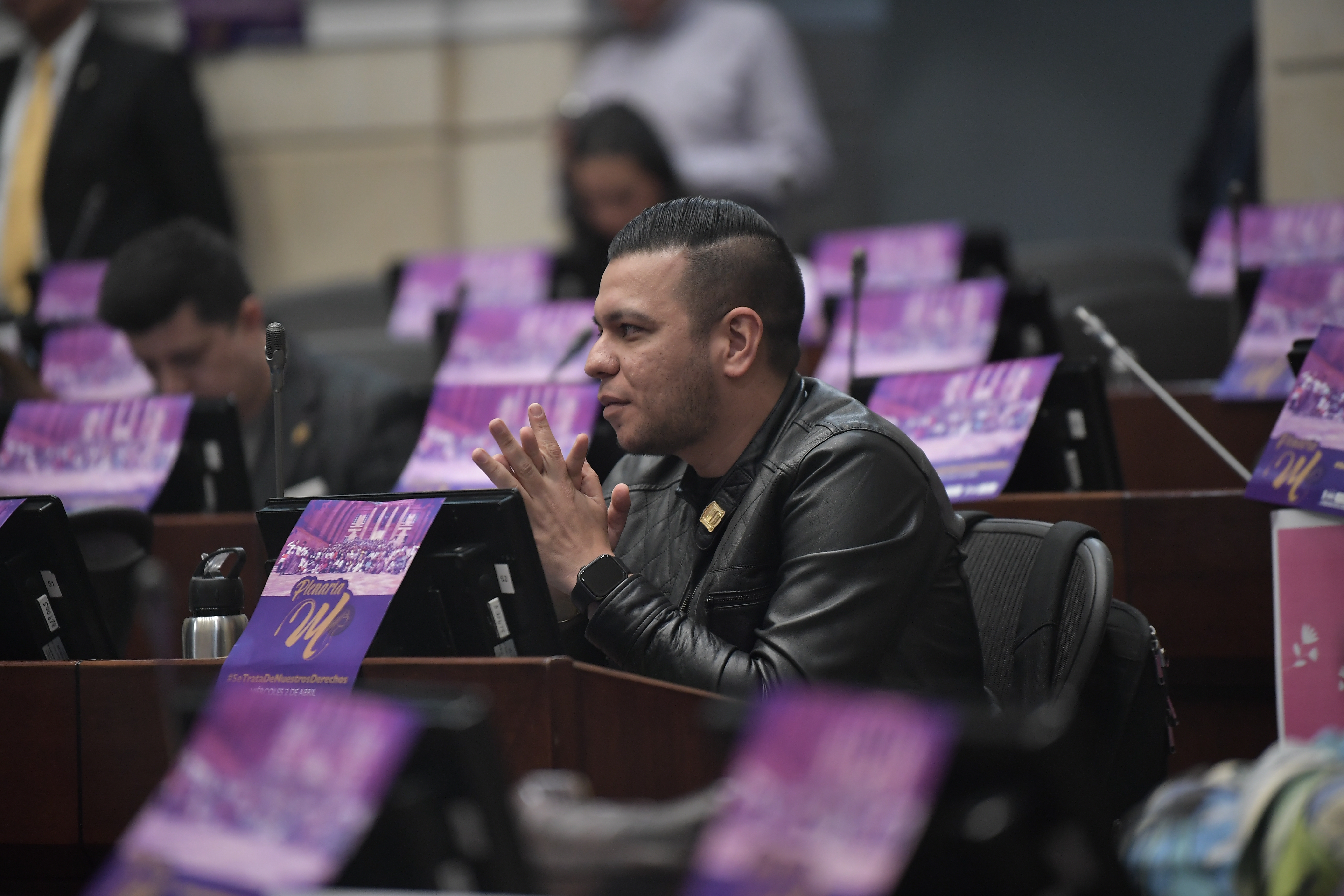 Conocido como Jota Pe Hernández, senador del Partido Verde durante el segundo debate del Proyecto de Ley Anti-Trata No. 061 de 2024 (Plenaria M) Plenaria del 2 de abril de 2025