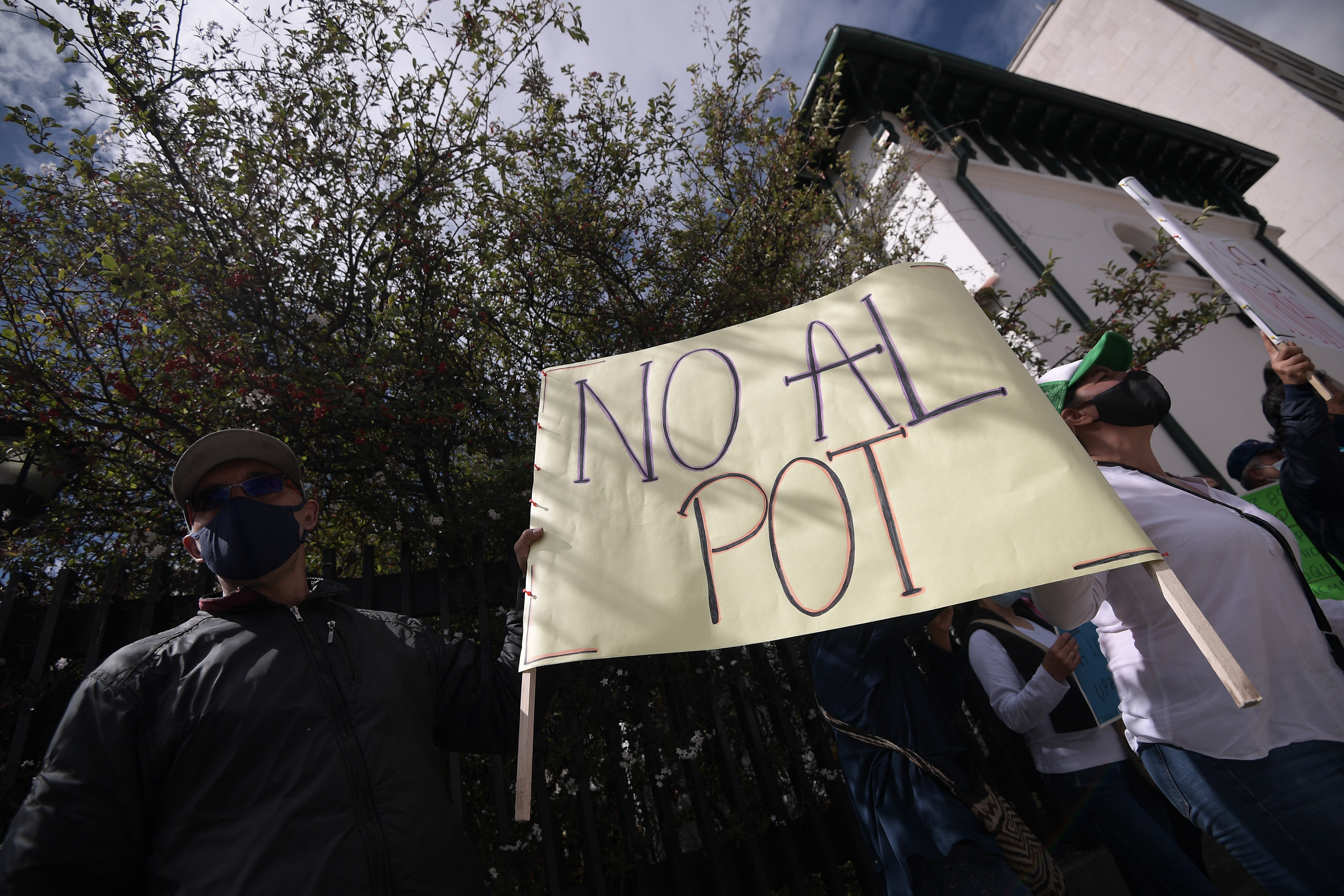 Manifestación a las afueras del Concejo de Bogotá, en contra del proyecto de Plan de Ordenamiento Territorial (POT), presentado por la alcaldesa Claudia López.