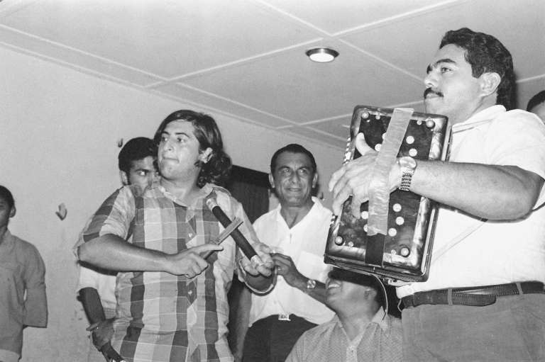 Jorge Oñate toda la vida escuchó las creaciones de Luis Enrique Martínez, Alejo Durán, Juancho Polo, Calixto Ochoa y Lisandro Mesa, pero en un comienzo en su garganta tenían mejor eco las canciones de Joselito de España y las baladas de Óscar Golden.