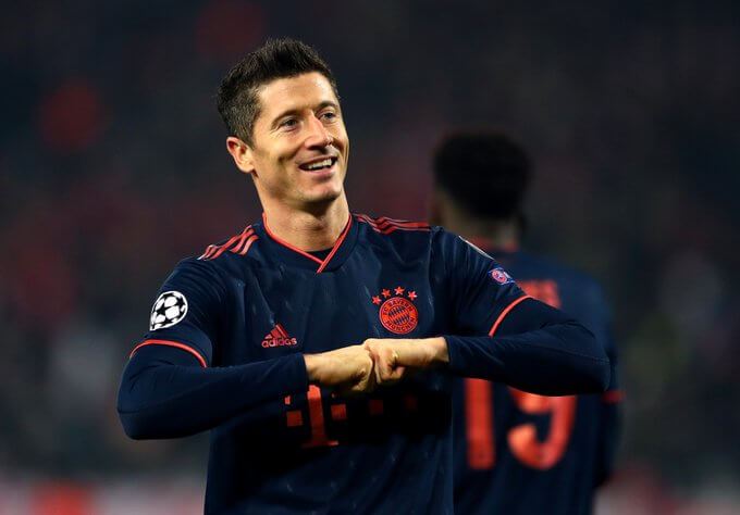 Adicto a los “póker”: Robert Lewandoski y otra noche de ensueño