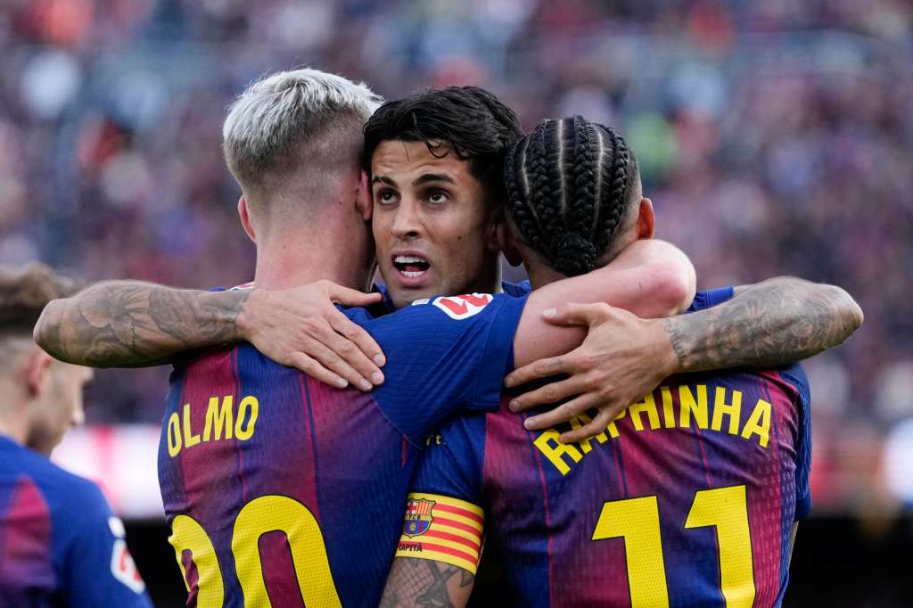 BARCELONA, 15/03/2026.- El defensa portugués del FC Barcelona João Cancelo celebra tras anotar el 5-0 durante el partido de LaLiga entre el Barcelona y el Sevilla disputado en el Camp Nou en Barcelona, este domingo. EFE/ Enric Fontcuberta