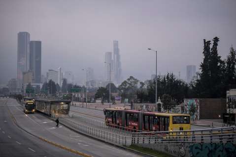 Las malas condiciones del aire persisten en Bogotá, pese a restricción de vehículos