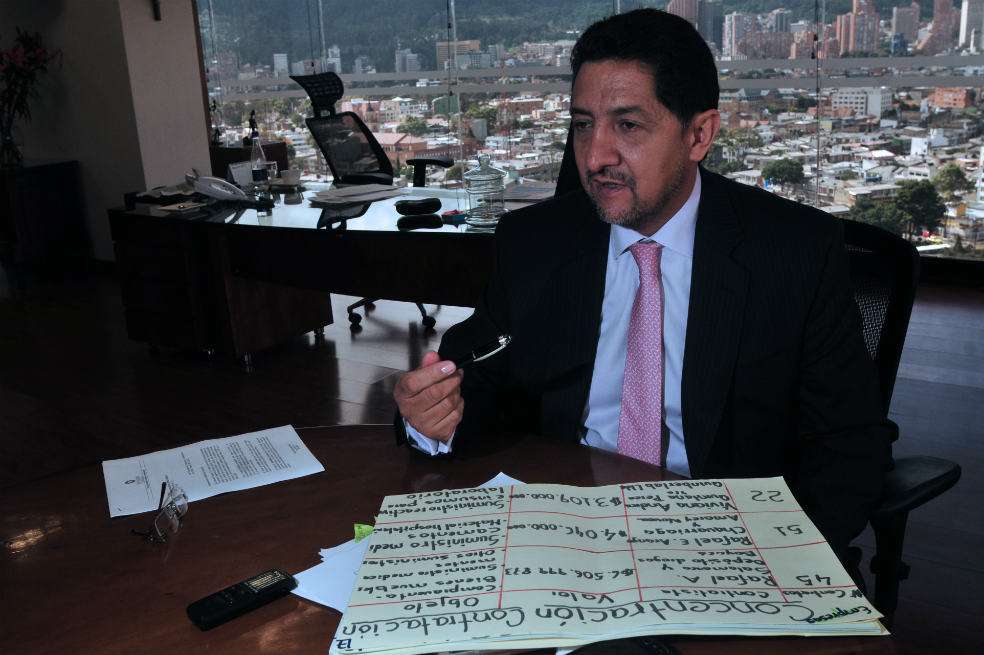 El contralor de Bogotá, Diego Ardila, insiste en que el SITP no está listo. / Óscar Pérez