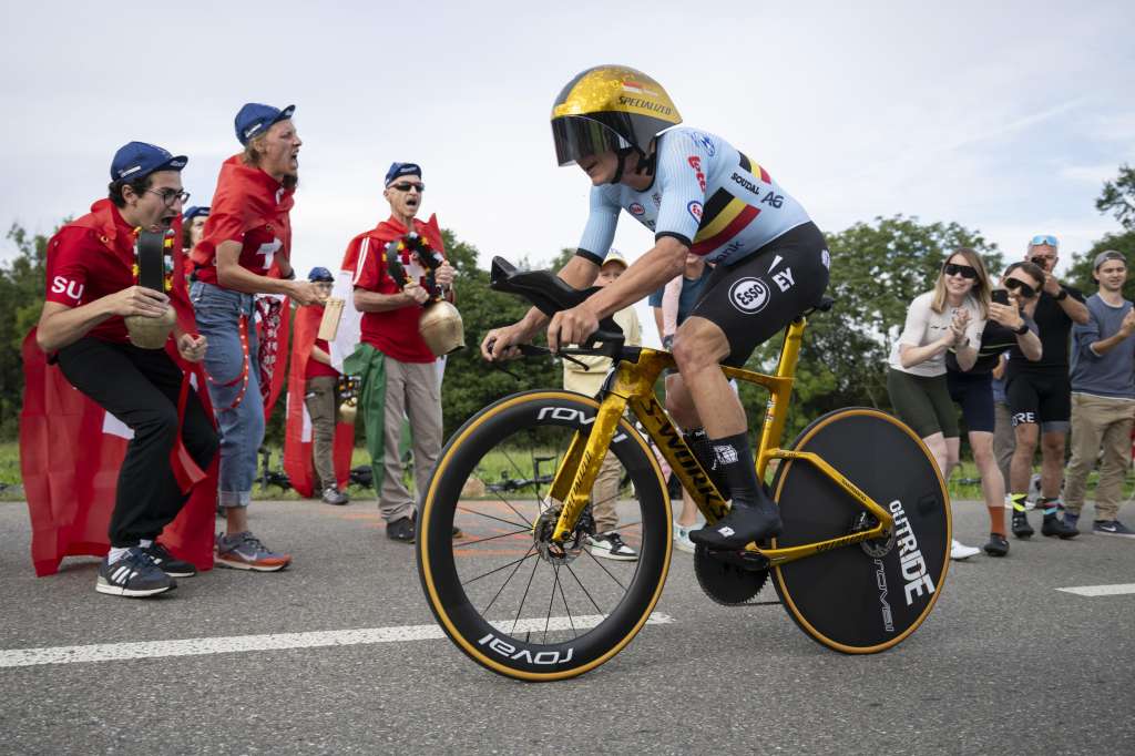 Zurich (Switzerland), 22/09/2024.- Remco Evenepoel of Belgium competes during the Men's Elite Individual Time Trial race at the 2024 UCI Road and Para-cycling Road World Championships in Zurich, Switzerland, 22 September 2024. (Ciclismo, Bélgica, Suiza) EFE/EPA/ENNIO LEANZA