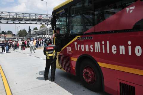 UNDMO interviene marcha en la calle 45: retoman servicios de Transmilenio