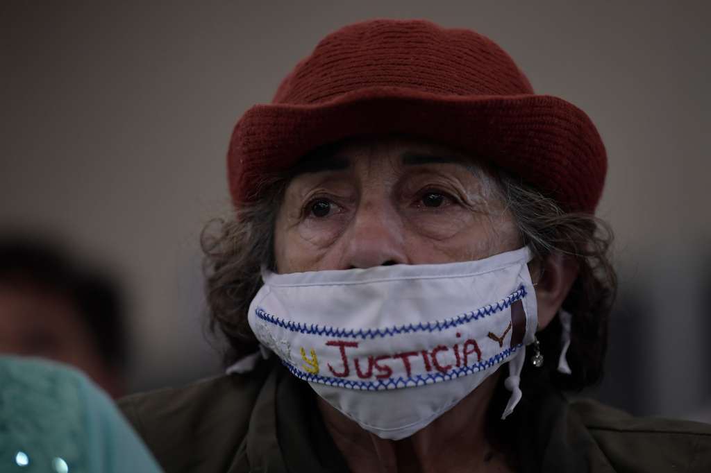 Evento entre el coronel (r) Luis Fernando Borja, el máximo comandante de las extintas FARC Rodrigo Londoño y familiares de las víctimas de falsos positivos de Toluviejo y víctimas de secuestro de la exguerrilla, realizado en la Universidad Javeriana.