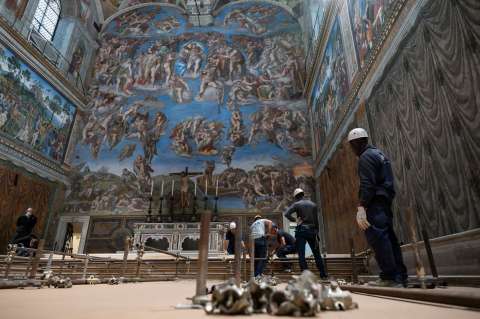 Cónclave: así avanzan los trabajos del Vaticano en la Capilla Sixtina