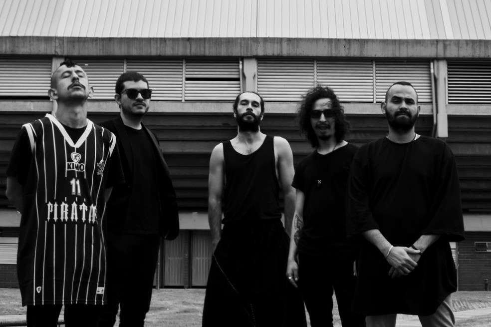 LosPetitFellas presentan como canción oficial “No se va”, el Focus Track del corte de este álbum.