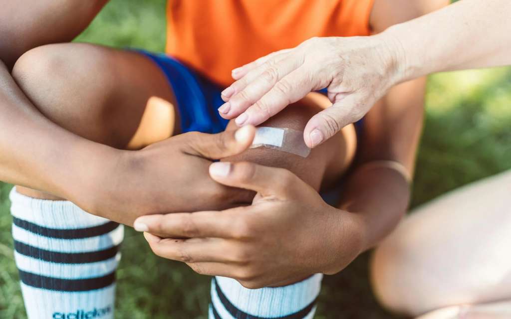 El deporte en adolescentes fortalece cuerpo y mente, pero también implica riesgos.