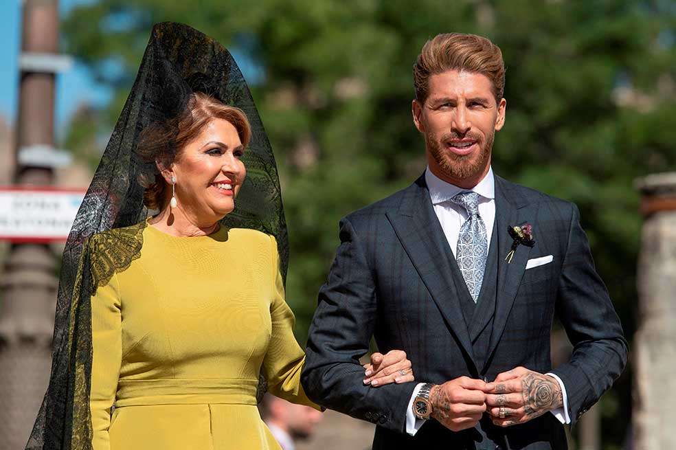 Sergio Ramos junto a su madre Paqui García.EFE