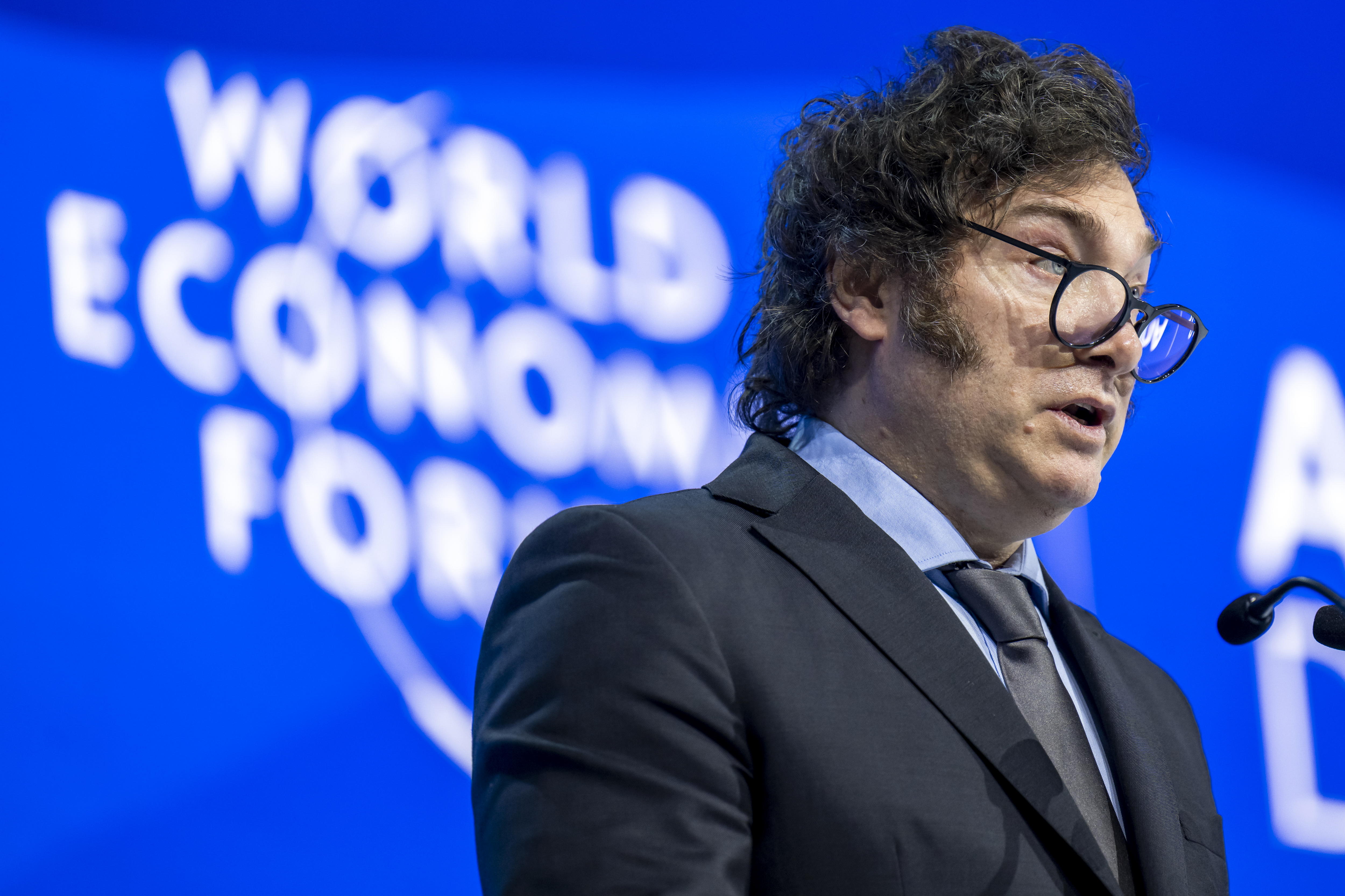 Davos (Switzerland), 17/01/2024.- President of Argentina Javier Milei speaks during a plenary session in the Congress Hall as part of the 54th annual meeting of the World Economic Forum (WEF), in Davos, Switzerland, 17 January 2024. The meeting brings together entrepreneurs, scientists, corporate and political leaders in Davos under the topic 'Rebuilding Trust' from 15 to 19 January. (Suiza) EFE/EPA/GIAN EHRENZELLER