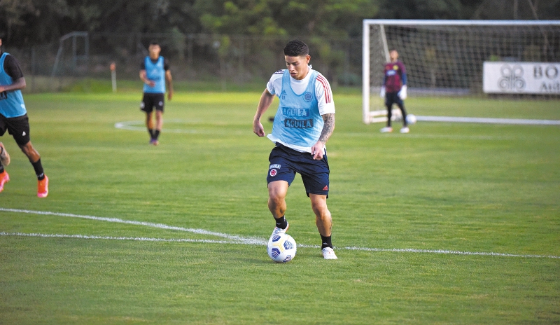 El último parido de James con Colombia fue el pasado 17 de noviembre, en la derrota 6-1 ante Ecuador, que significó la salida de Carlos Queiroz. / FCF