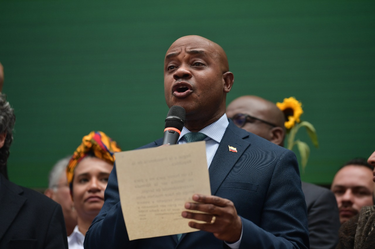 Sergio Fajardo y Luis Gilberto Murillo se inscribieron como fórmula presidencial.