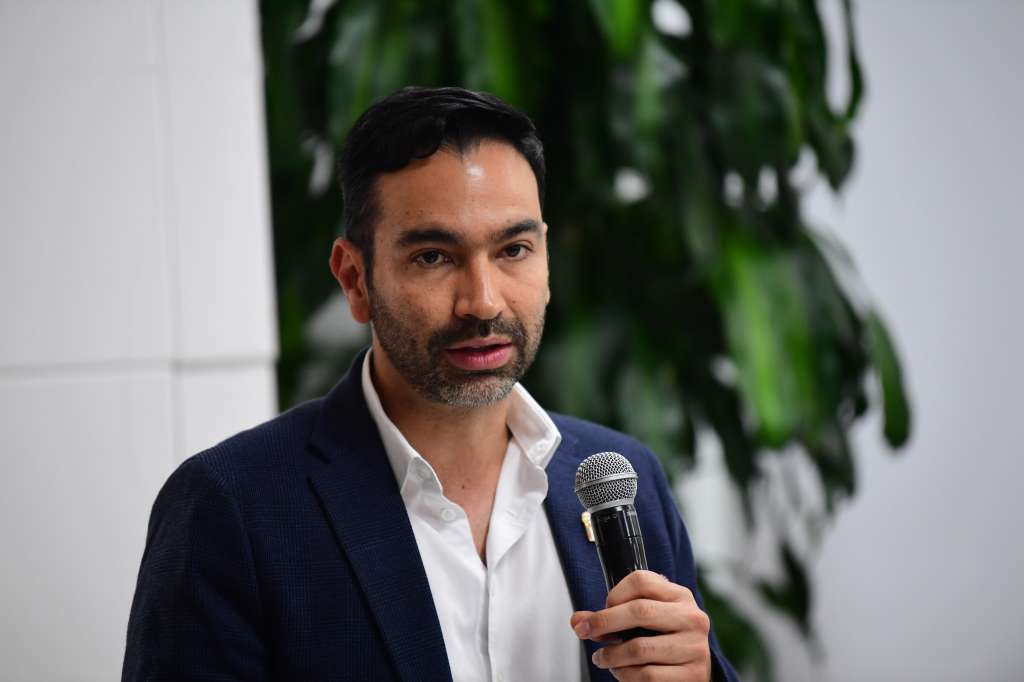 Director del ICTEX durante rueda de prensa