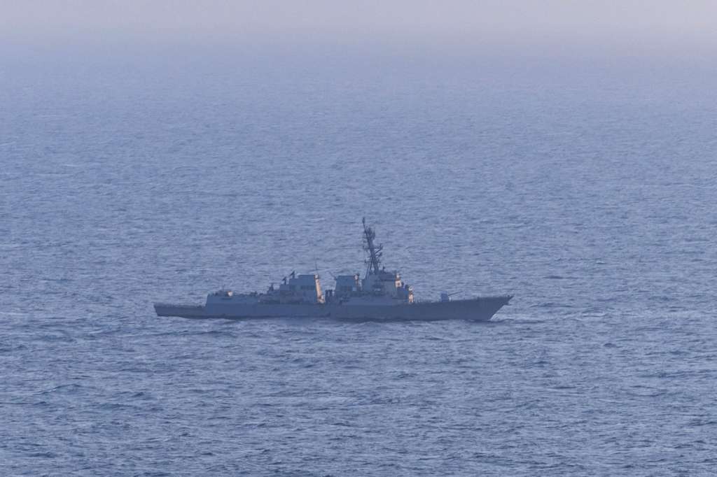 USA9897. ESTRECHO DE ORMUZ, 15/04/2026.- Fotografía cedida por el Comando Central de Estados Unidos (Centcom) del destructor de misiles guiados USS Spruance (DDG 111) estadounidense durante el bloqueo a barcos iraníes este miércoles, en el estrecho de Ormuz. EFE/ Centcom /SOLO USO EDITORIAL/NO VENTAS/ SOLO DISPONIBLE PARA ILUSTRAR LA NOTICIA QUE ACOMPAÑA (CRÉDITO OBLIGATORIO)