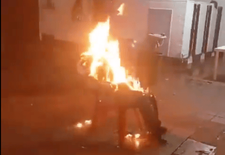 En video: reclusos quemaron pólvora y un año viejo en una cárcel de Cúcuta