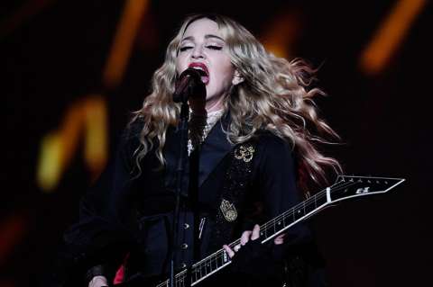 Oro, flores y acupuntura, las exigencias de Madonna en México