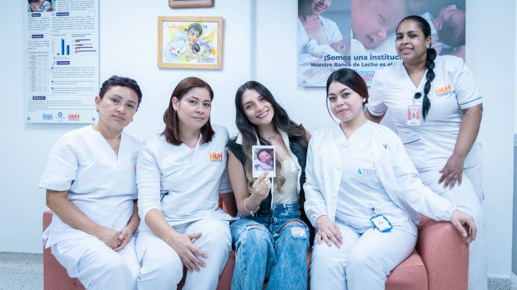 Valentina Jurado (la que está ubicada en el medio) donó su leche durante diez meses en dos hospitales: uno en Cali y otro en Medellín.