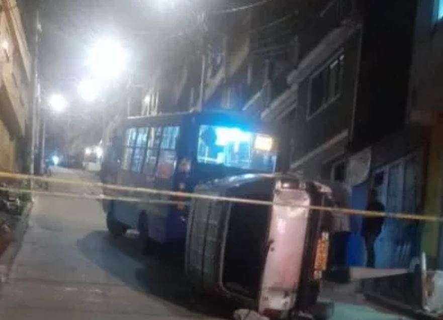 El vehículo que se habría quedado sin frenos chocó contra un Sitp y unas viviendas de la localidad de Suba.