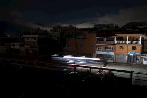 Lo que se sabe y cómo va el arreglo del apagón masivo en Venezuela