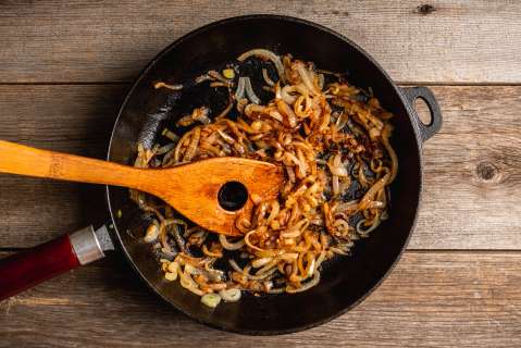 ¿Cómo se prepara la cebolla caramelizada? Aquí te damos la receta