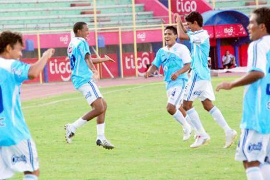 Aurora ganó la llave ante Cerro Largo de uruguay por 2-1. / Tomada del Fan Page del equipo