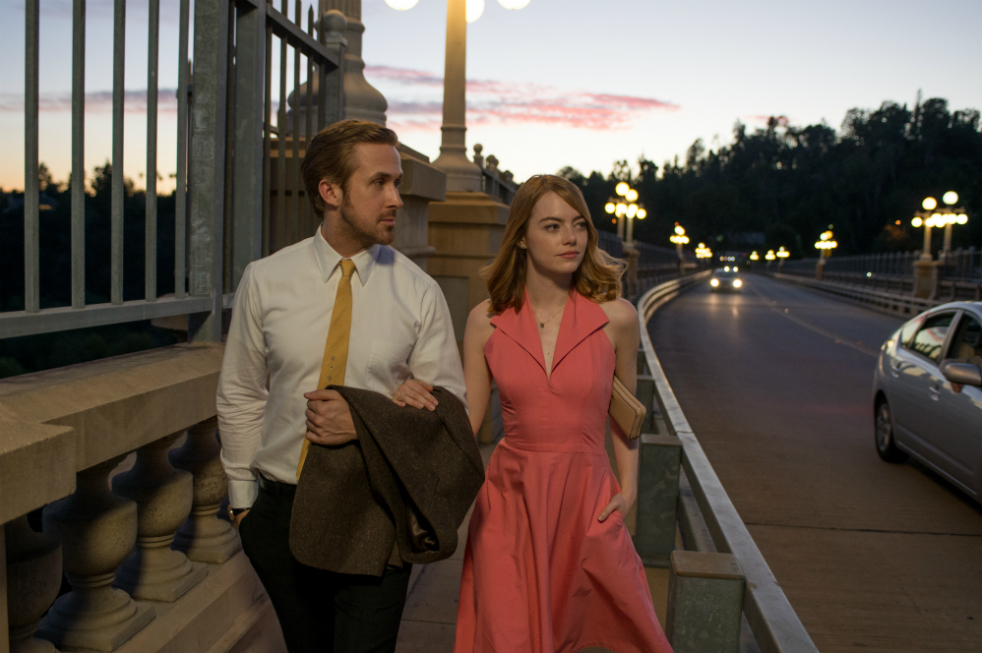 La película protagonizada por Ryan Gosling y Emma Stone recibió cinco premios en la ceremonia que se realizó en Londres.  / Dale Robinette